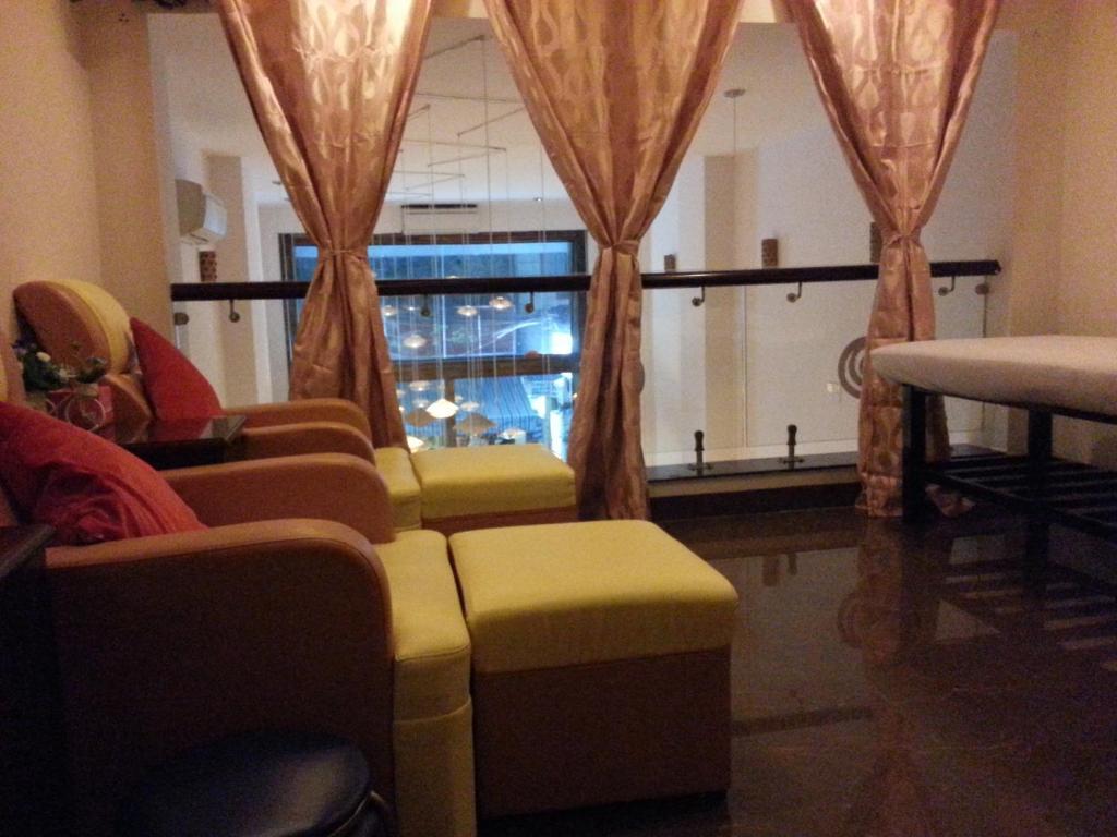 Pink Tulip Hotel Ho Chi Minh City Exterior photo